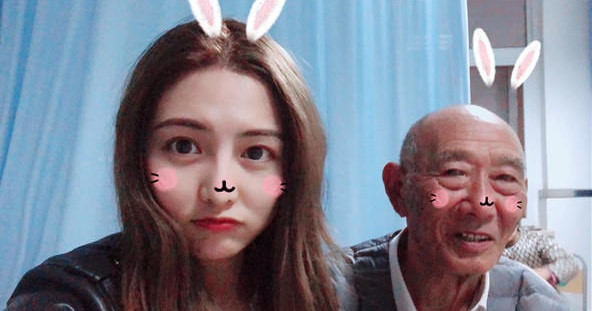 Cô gái chụp ảnh cưới cùng ông nội và lý do xúc động phía sau